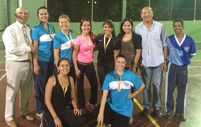 equipo-de-voleibol-femenino-profesores