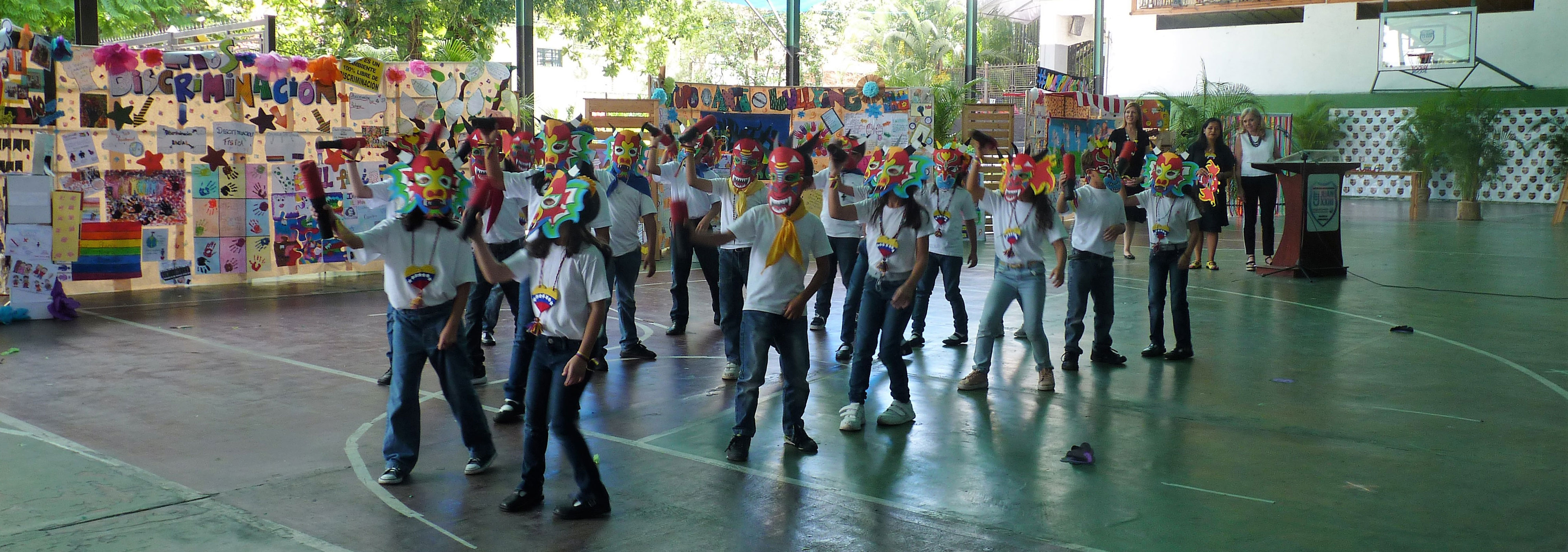 Estudiantes de 2do grado homenajearon a Venezuela en acto de fin de año escolar