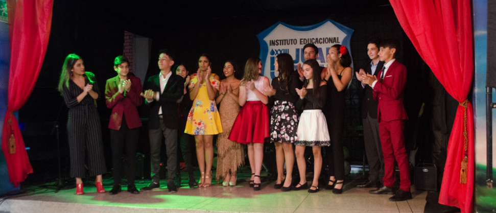 Valeria Trillo y Vicente Arenas ganadores de la Voz Liceísta 2019